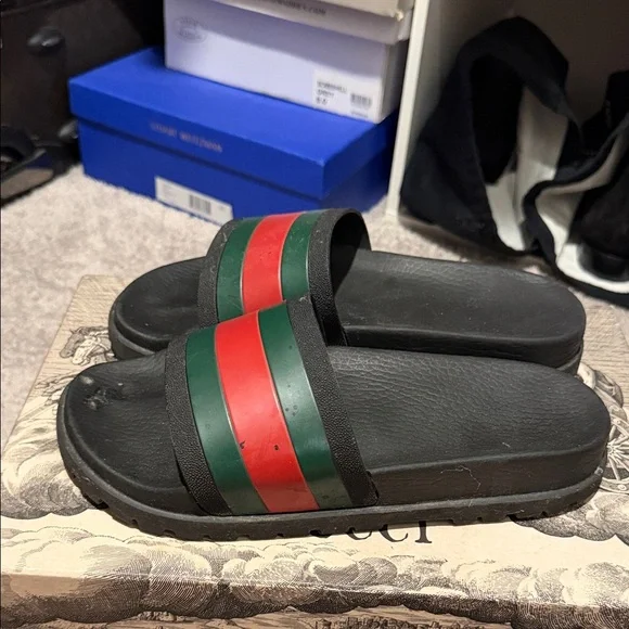 Gucci Black Slides with Signature Green and Red Stripes - Picture 2 of 6
